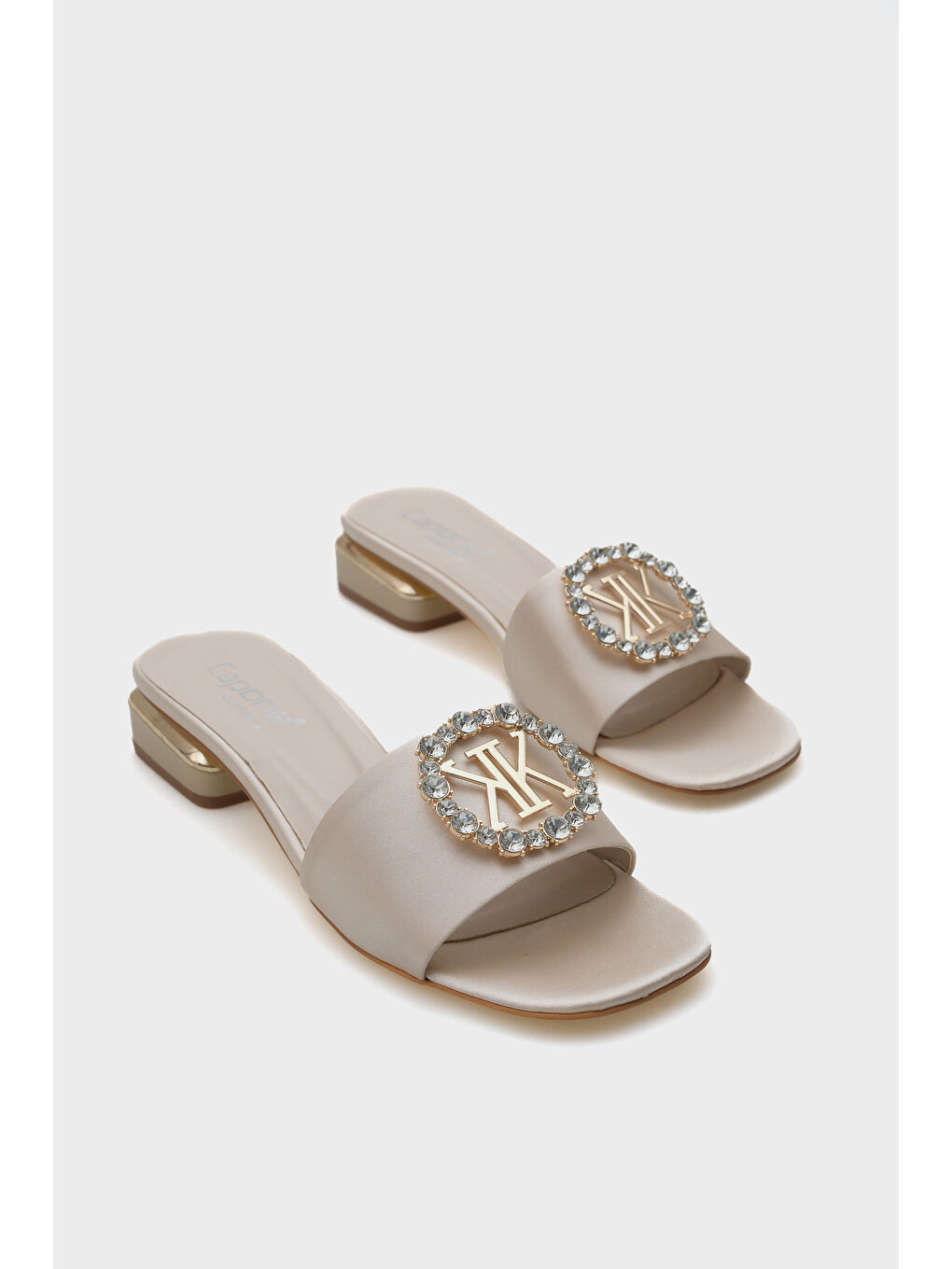 Bej Malka Yuvarlak Küt Burunlu Taşlı Tokalı Kadın Kısa Topuklu Terlik-1