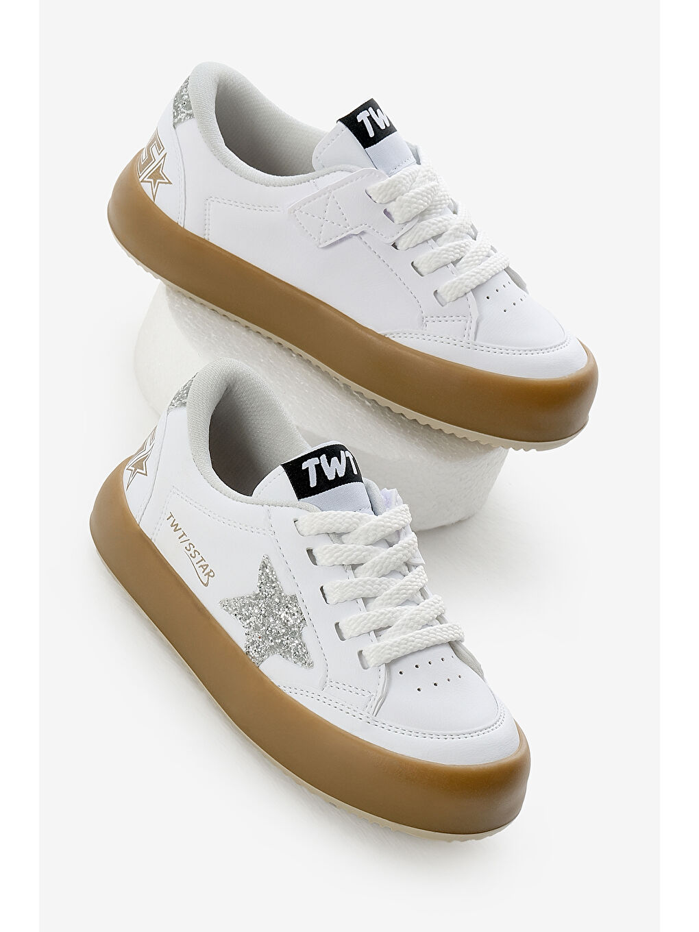 Çocuk Unisex Beyaz Gümüş Termo Taban Yıldız Detaylı Bağcıklı ve Cırtlı Spor Ayakkabı