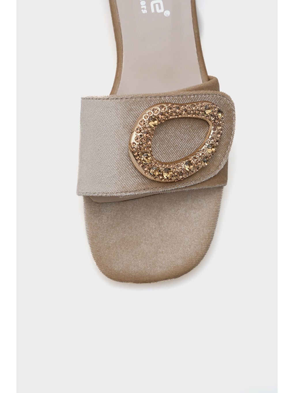 Bej Malva Yuvarlak Küt Burunlu Taşlı Tokalı Kadın Kısa Topuklu Terlik-2