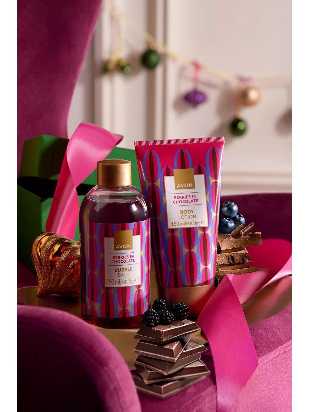 AVON Berries in Chocolate Kırmızı Meyveler ve Çikolata İçeren Banyo Köpüğü 250 Ml. - 1