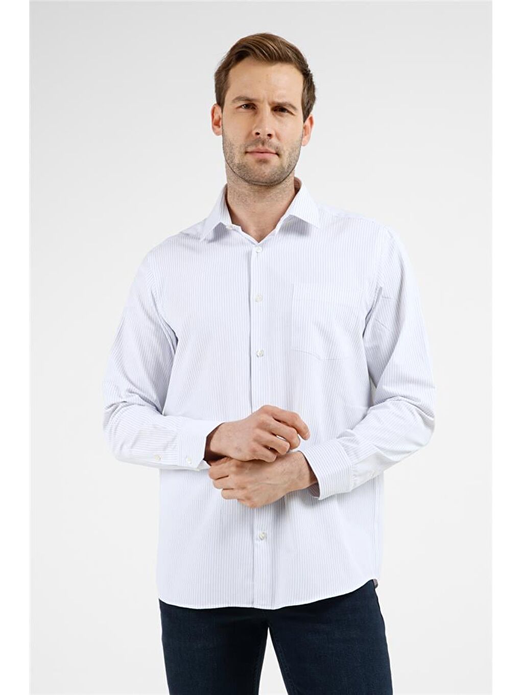 Beyaz - Mavi Çizgili Desen Sert Yaka Uzun Kol Cepli Comfort Fit Pamuklu Gömlek 1004255208