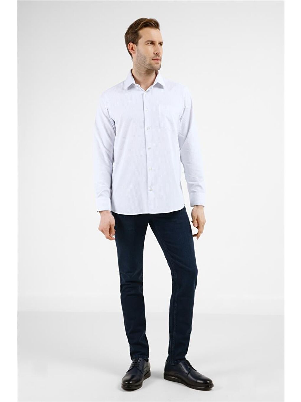 Beyaz - Mavi Çizgili Desen Sert Yaka Uzun Kol Cepli Comfort Fit Pamuklu Gömlek 1004255208-3