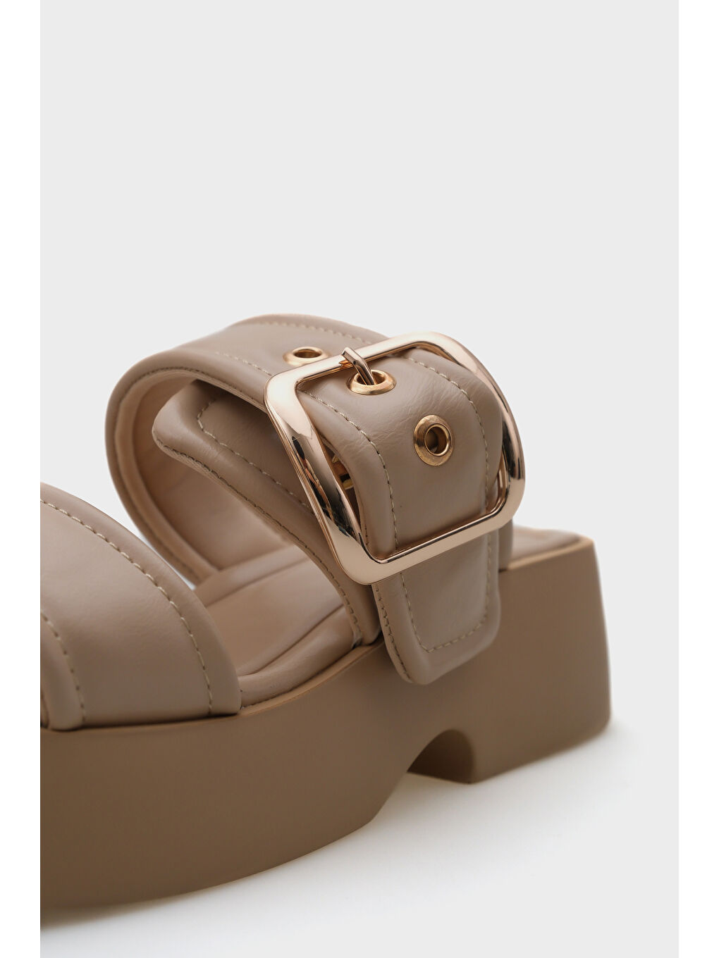 Bej Merry Dolgu Topuklu Çift Bantlı Tokalı Kadın Konfor Terlik-3