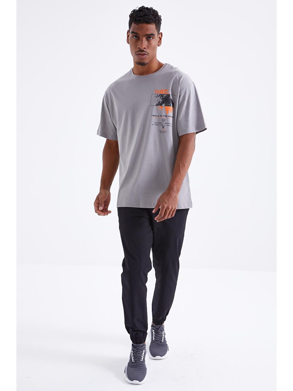 TOMMYLIFE Gri Baskı Detaylı O Yaka Erkek Oversize T-Shirt  - 88099 - 4