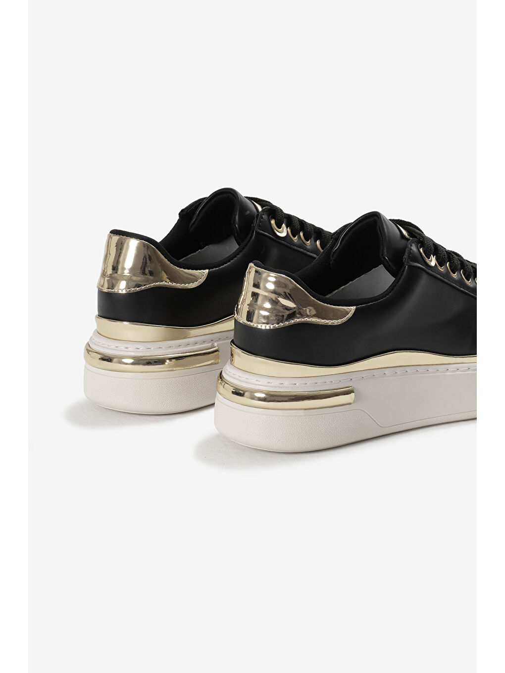 Kadın Siyah Kalın Poli Taban Altın Detaylı Bağcıklı Spor Ayakkabı-4