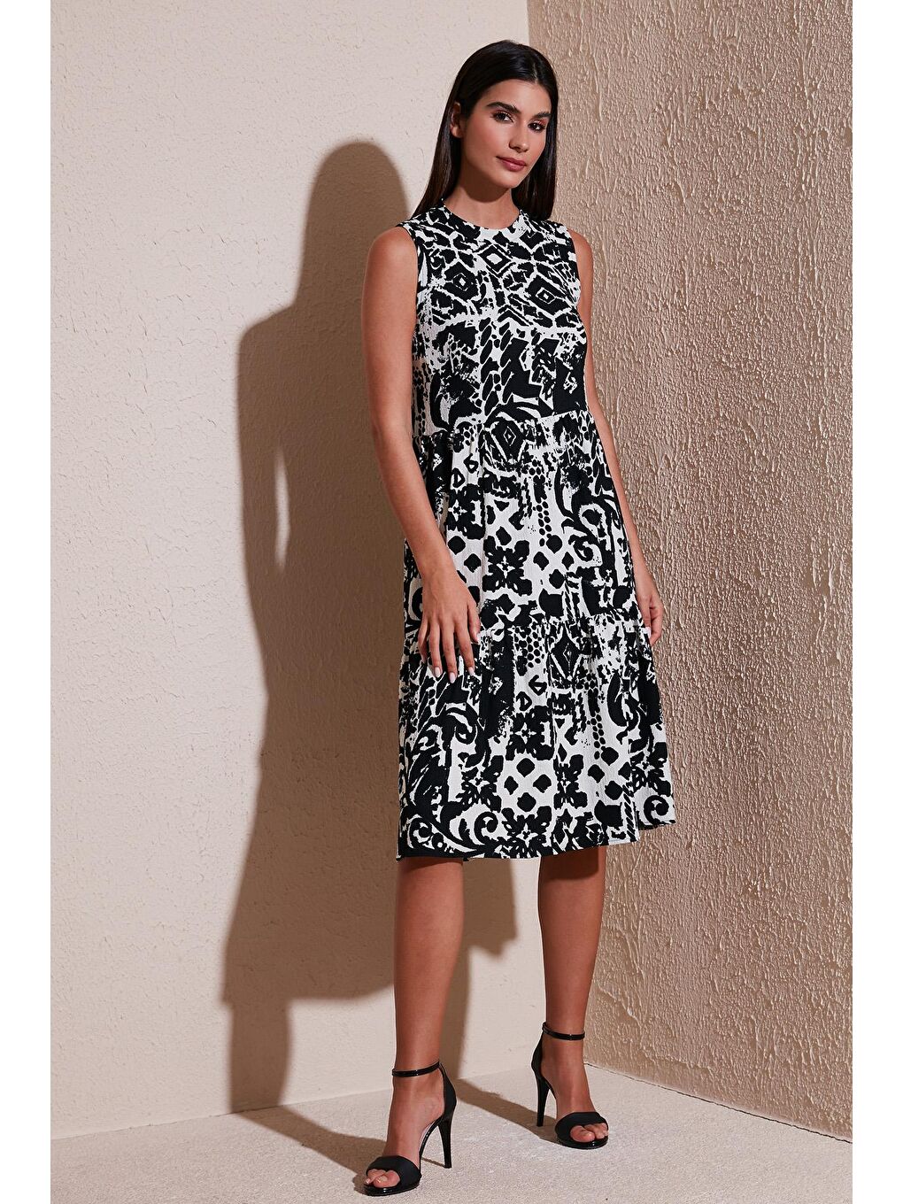 Siyah Desenli Regular Fit Kolsuz Elbise 5865731-1