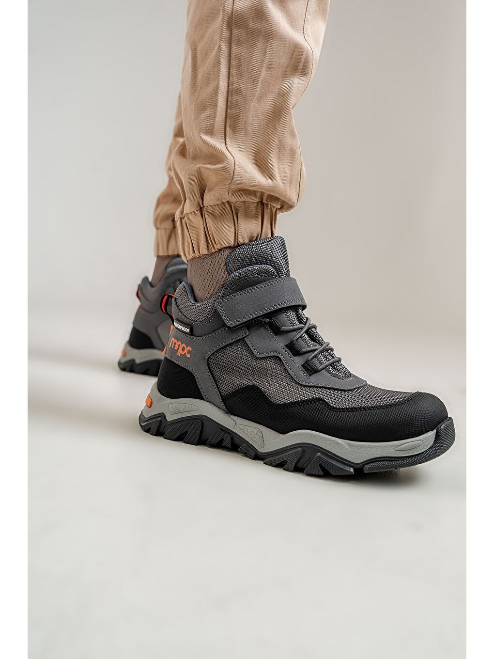 Erkek Çocuk Gri Su Geçirmez Anatomik Günlük Bot-1