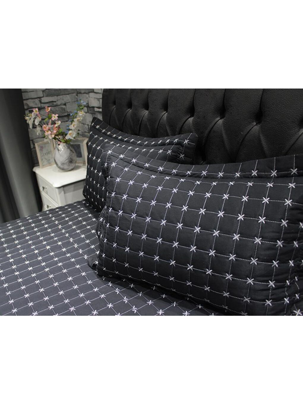 Yıldız Çift Kişilik Kapitoneli Yatak Örtüsü Siyah-1