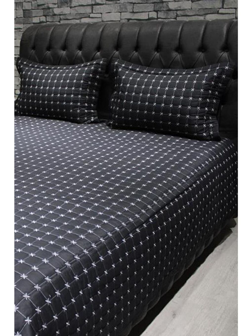 Yıldız Çift Kişilik Kapitoneli Yatak Örtüsü Siyah-5
