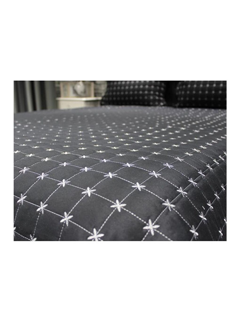 Yıldız Çift Kişilik Kapitoneli Yatak Örtüsü Siyah-7
