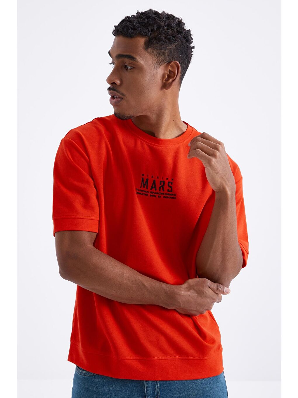 Kırmızı Fiesta Mars Yazı Nakışlı O Yaka Erkek Oversize Tişört   - 88104