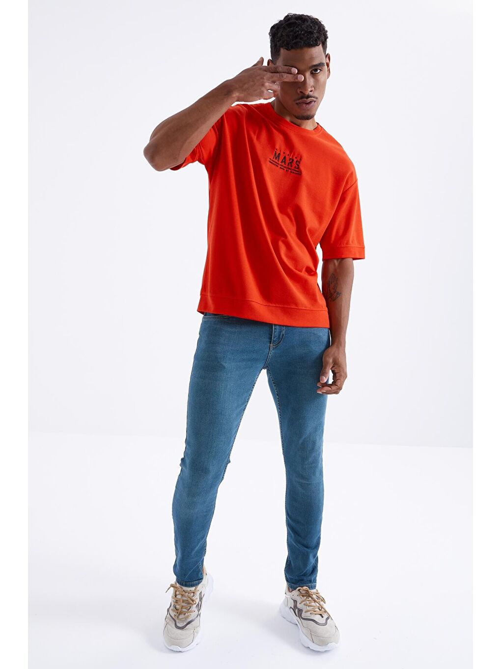 Kırmızı Fiesta Mars Yazı Nakışlı O Yaka Erkek Oversize Tişört   - 88104-1