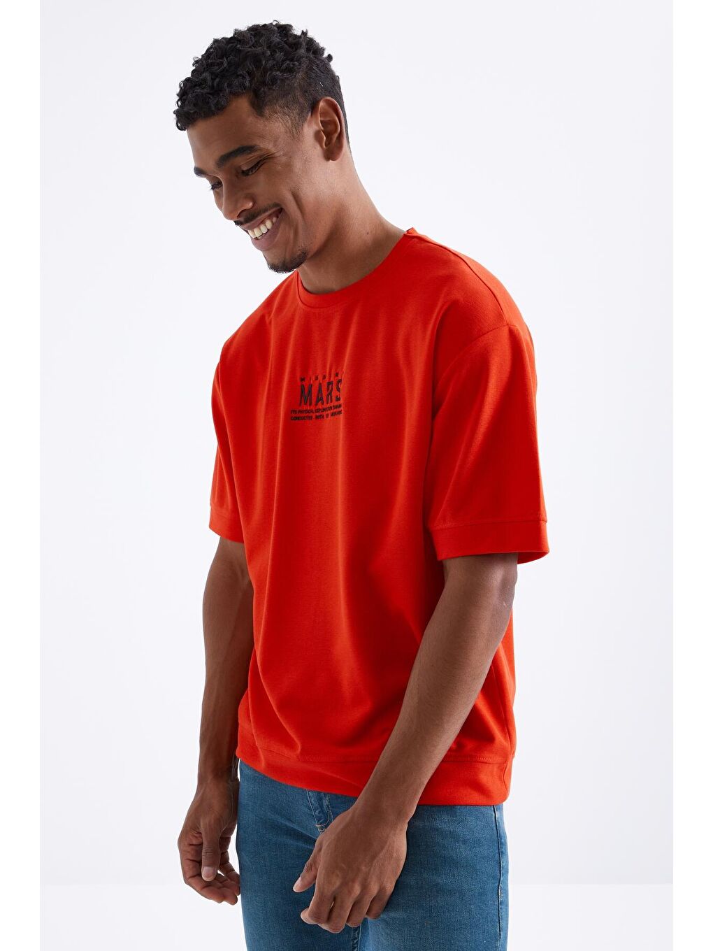 Kırmızı Fiesta Mars Yazı Nakışlı O Yaka Erkek Oversize Tişört   - 88104-2