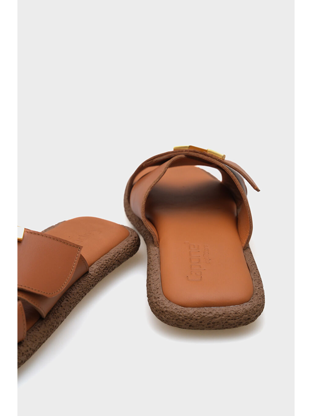 Kahverengi Kata Hakiki Deri Çapraz Bantlı V Tokalı Düz Topuklu Konfor Kadın Terlik-3