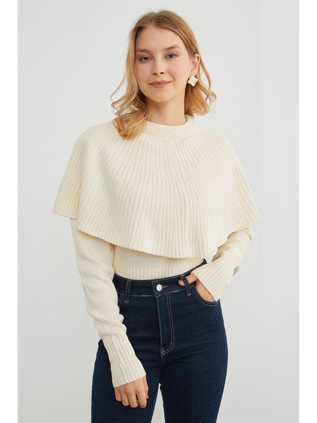 Bej Pelerin Detaylı Triko Kazak