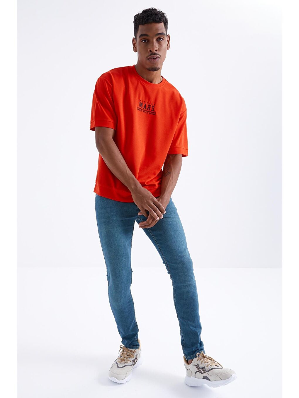 Kırmızı Fiesta Mars Yazı Nakışlı O Yaka Erkek Oversize Tişört   - 88104-3