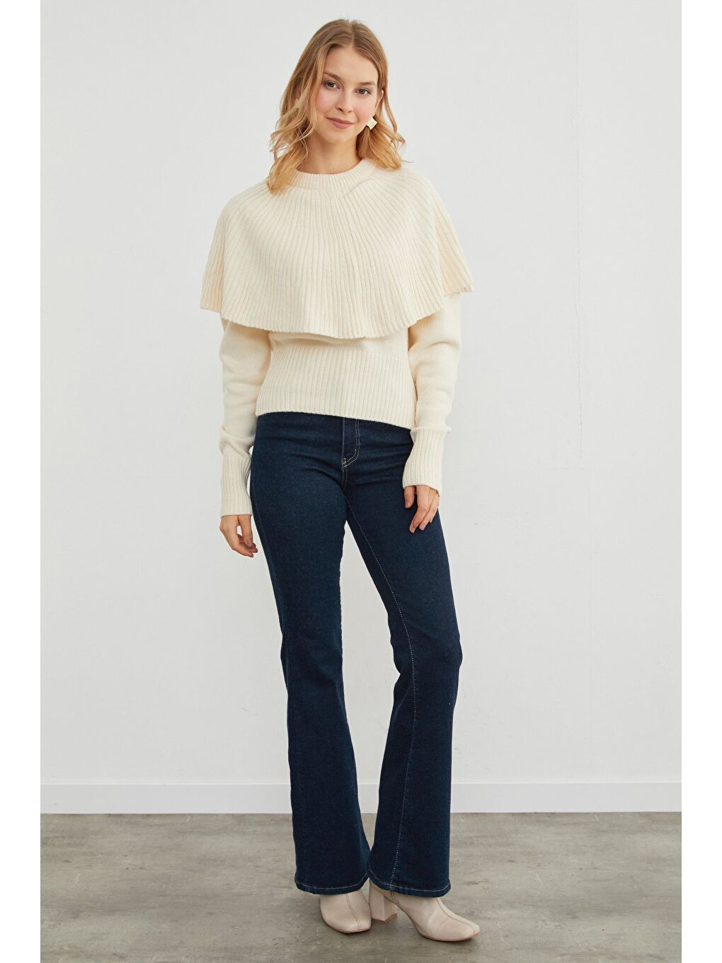 Bej Pelerin Detaylı Triko Kazak-1