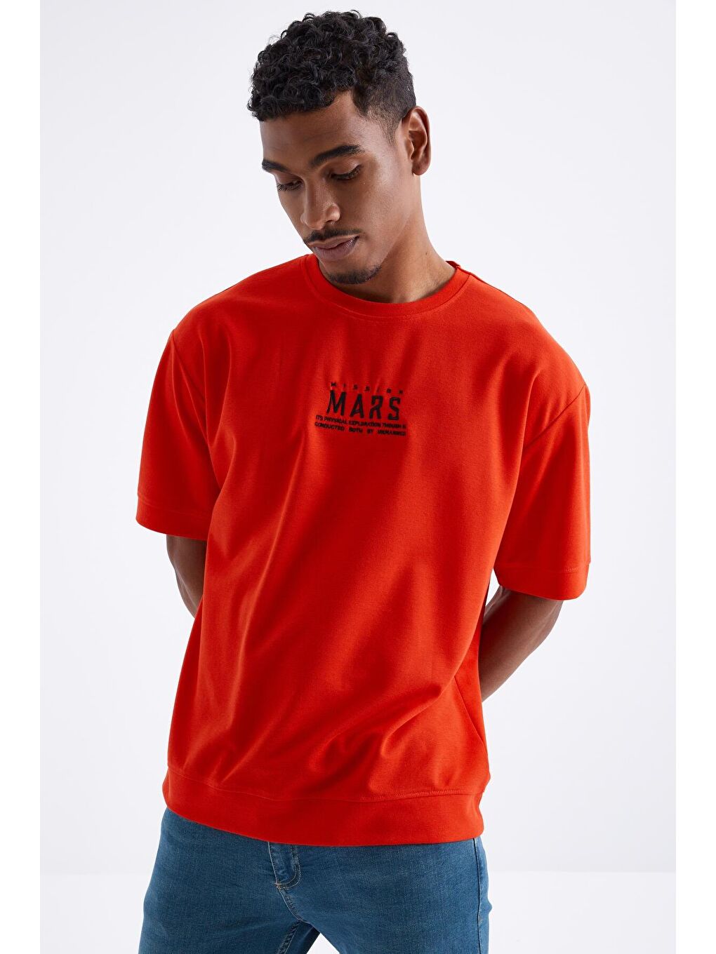 Kırmızı Fiesta Mars Yazı Nakışlı O Yaka Erkek Oversize Tişört   - 88104-4