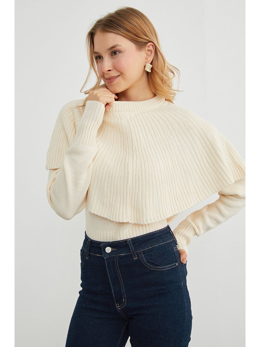 Bej Pelerin Detaylı Triko Kazak-4