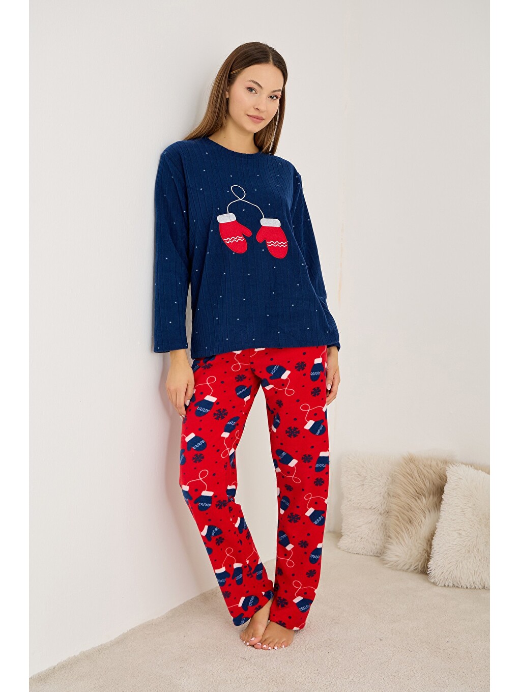 Karışık Kış Temalı Baskılı Eldiven Nakışlı Fitilli Polar Kışlık Örme Pijama Takım-1