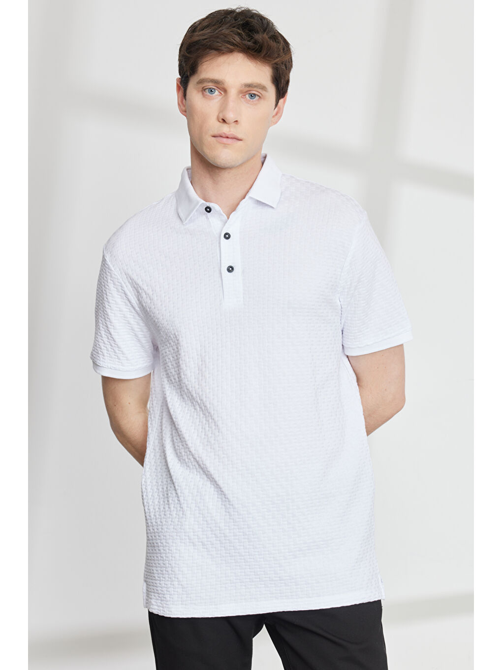 Erkek Beyaz Slim Fit Dar Kesim Polo Yaka Jakarlı Kısa Kollu Tişört