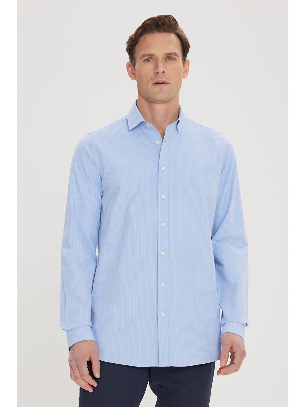 Erkek Açık Mavi Pamuklu Slim Fit Dar Kesim Klasik Yaka Çizgili Gömlek