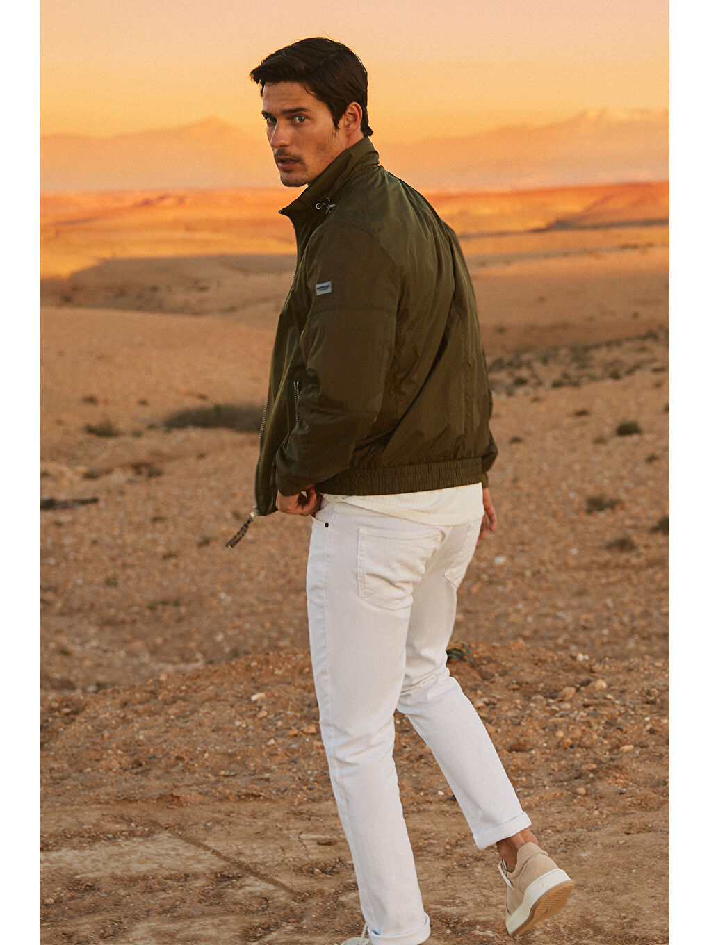 Erkek Haki Standart Fit Normal Kesim Dik Yaka Mont-3