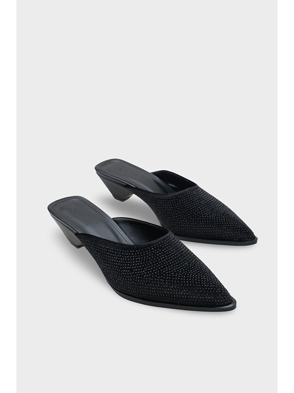 Siyah Ivy Sivri Burunlu Taşlı Burnu Kapalı Kadın Terlik-1