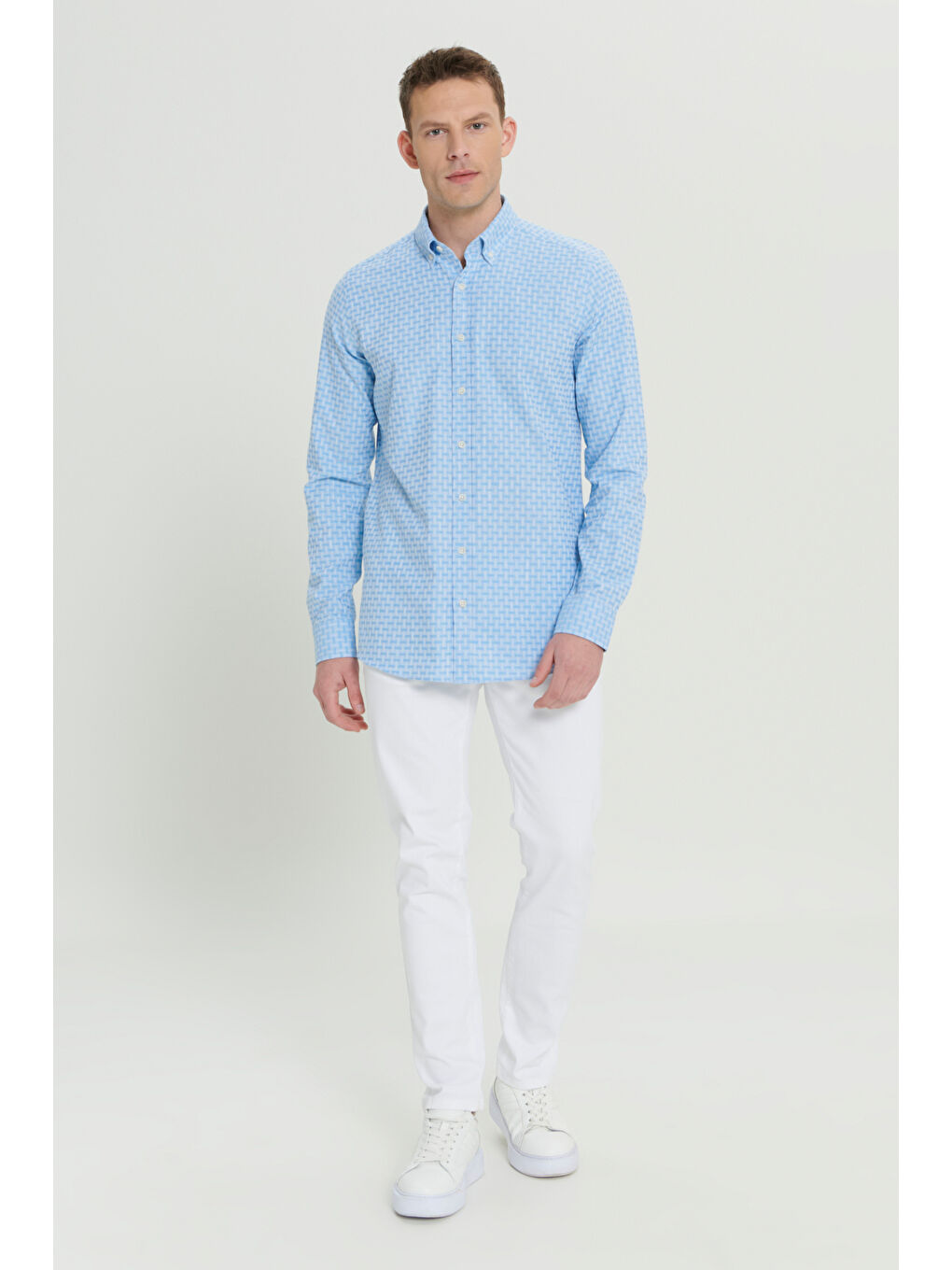 Erkek Açık Mavi %100 Pamuk Slim Fit Dar Kesim Düğmeli Yaka Armürlü Gömlek-1