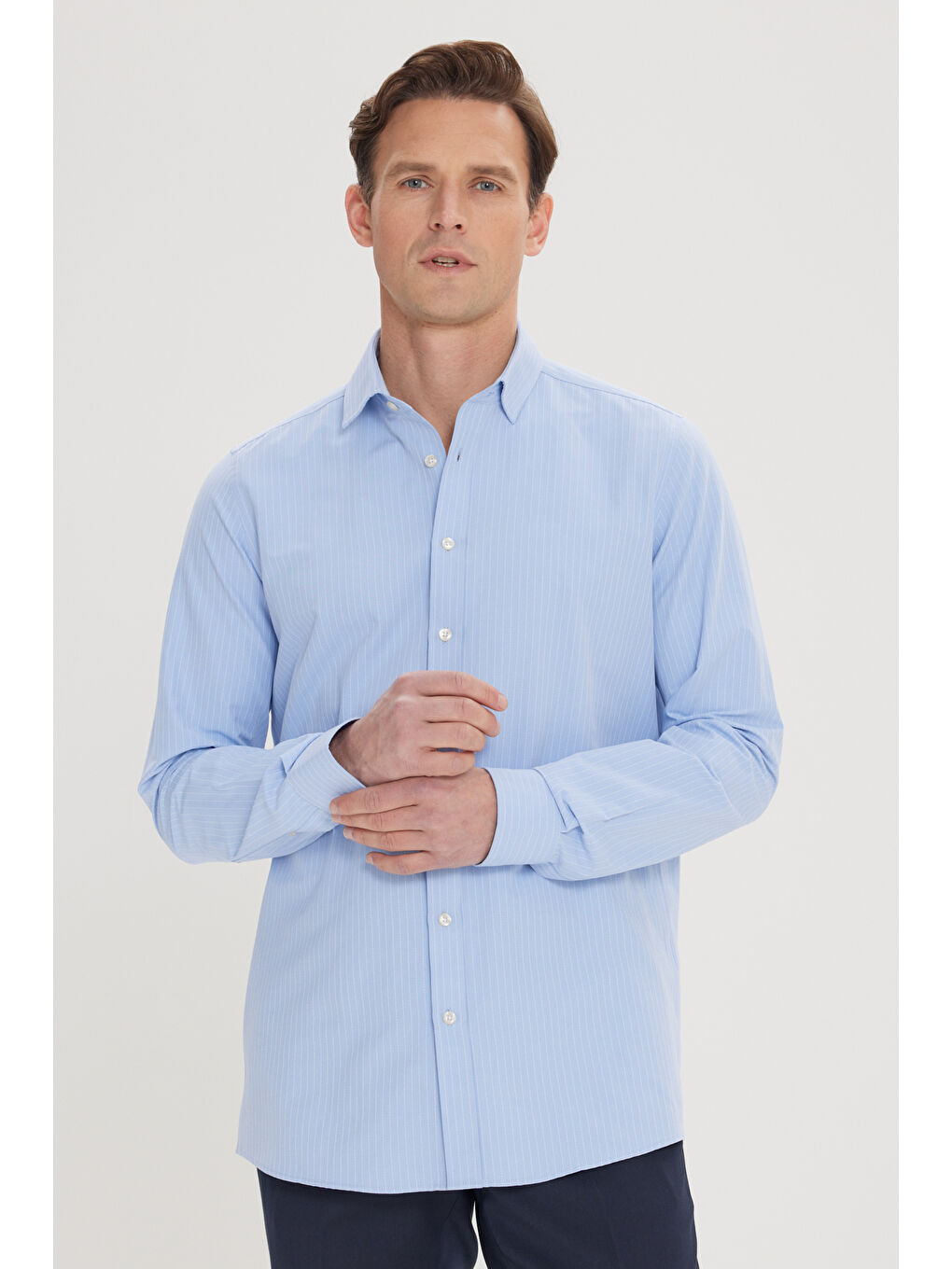 Erkek Açık Mavi Pamuklu Slim Fit Dar Kesim Klasik Yaka Çizgili Gömlek-2