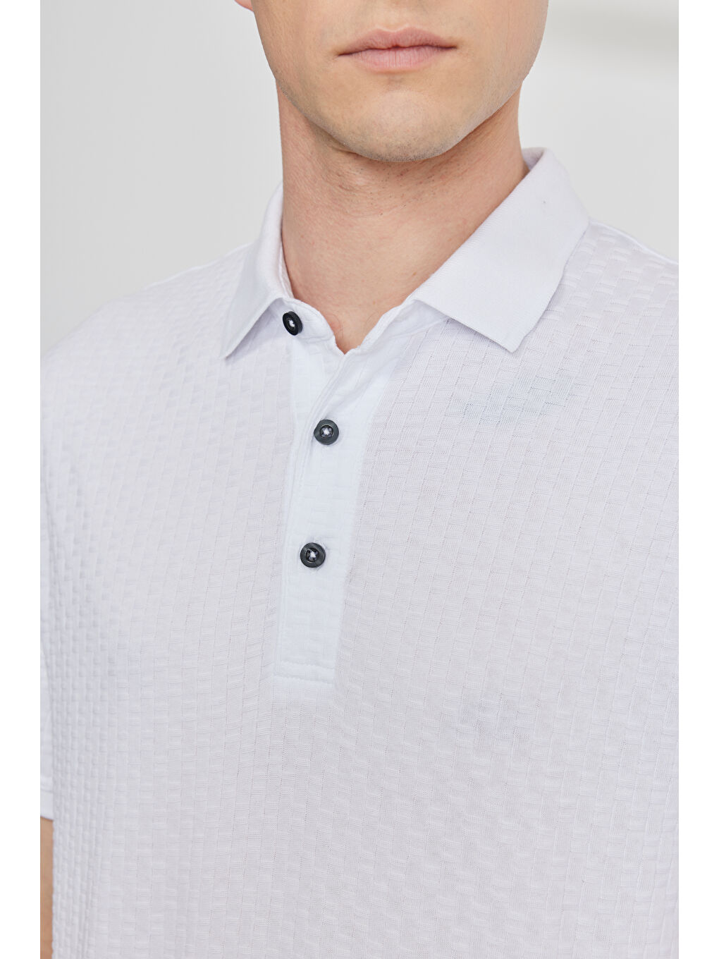 Erkek Beyaz Slim Fit Dar Kesim Polo Yaka Jakarlı Kısa Kollu Tişört-2