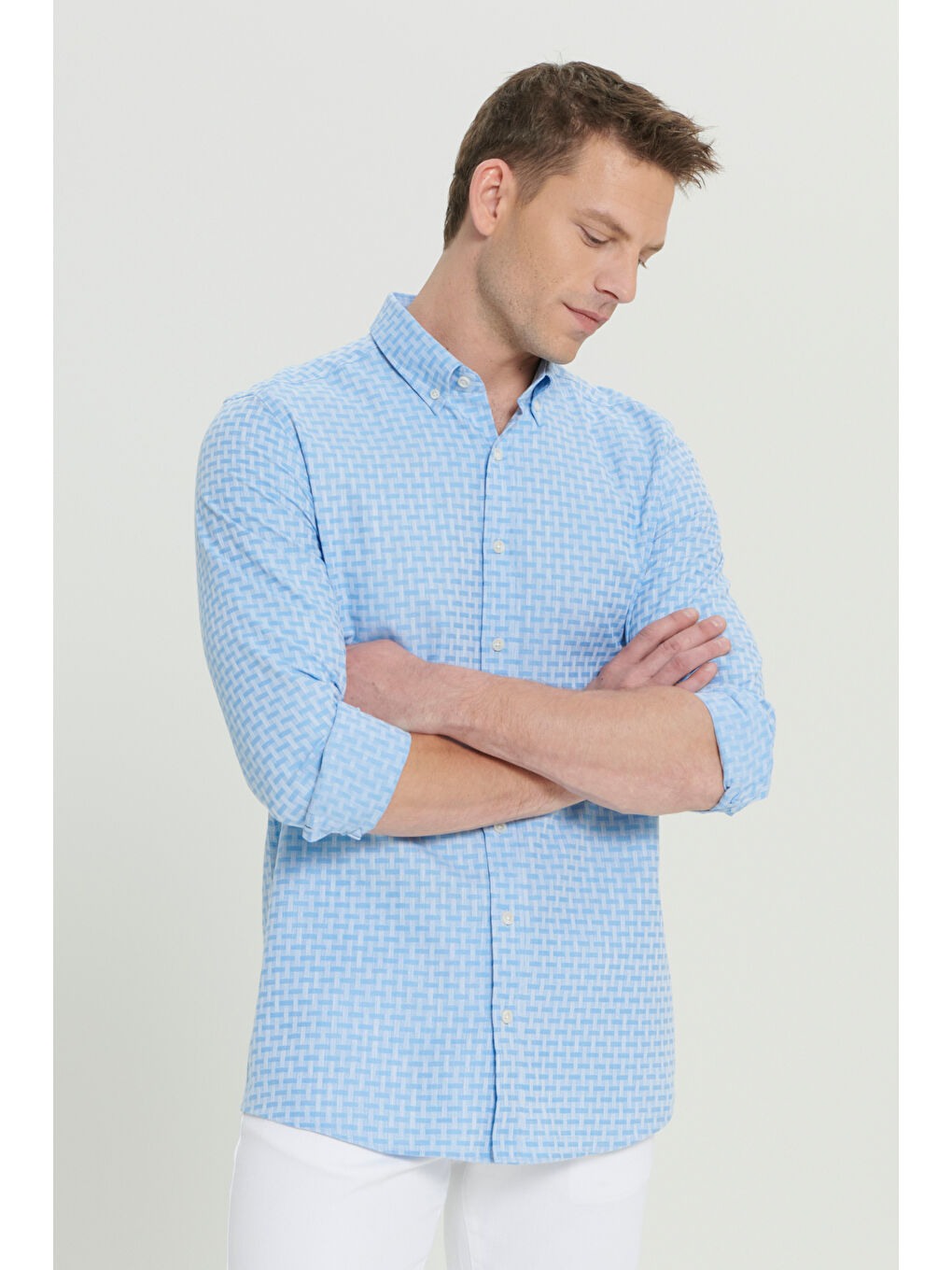 Erkek Açık Mavi %100 Pamuk Slim Fit Dar Kesim Düğmeli Yaka Armürlü Gömlek-2