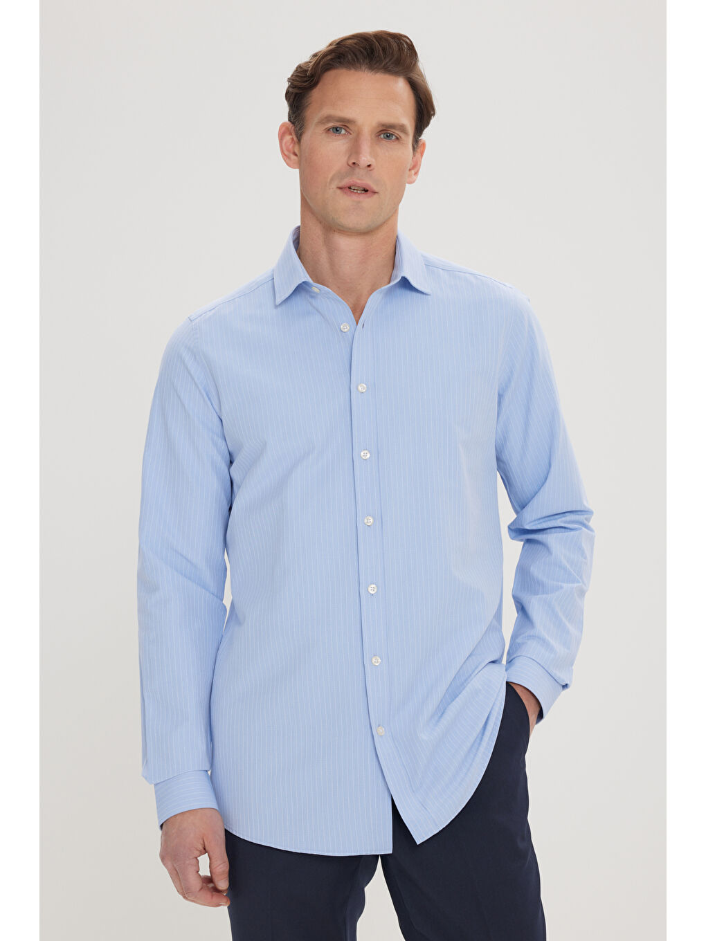 Erkek Açık Mavi Pamuklu Slim Fit Dar Kesim Klasik Yaka Çizgili Gömlek-3