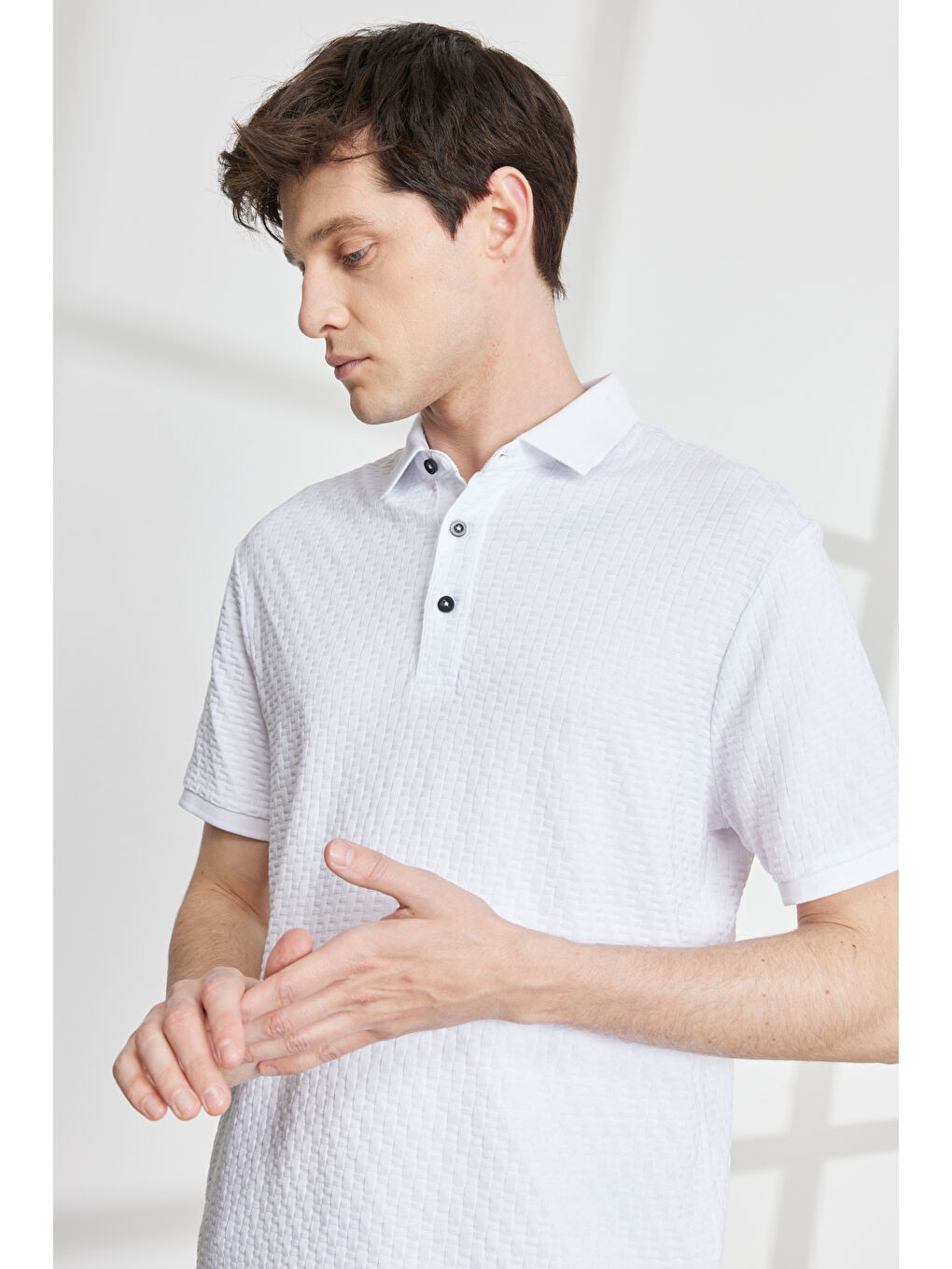 Erkek Beyaz Slim Fit Dar Kesim Polo Yaka Jakarlı Kısa Kollu Tişört-3