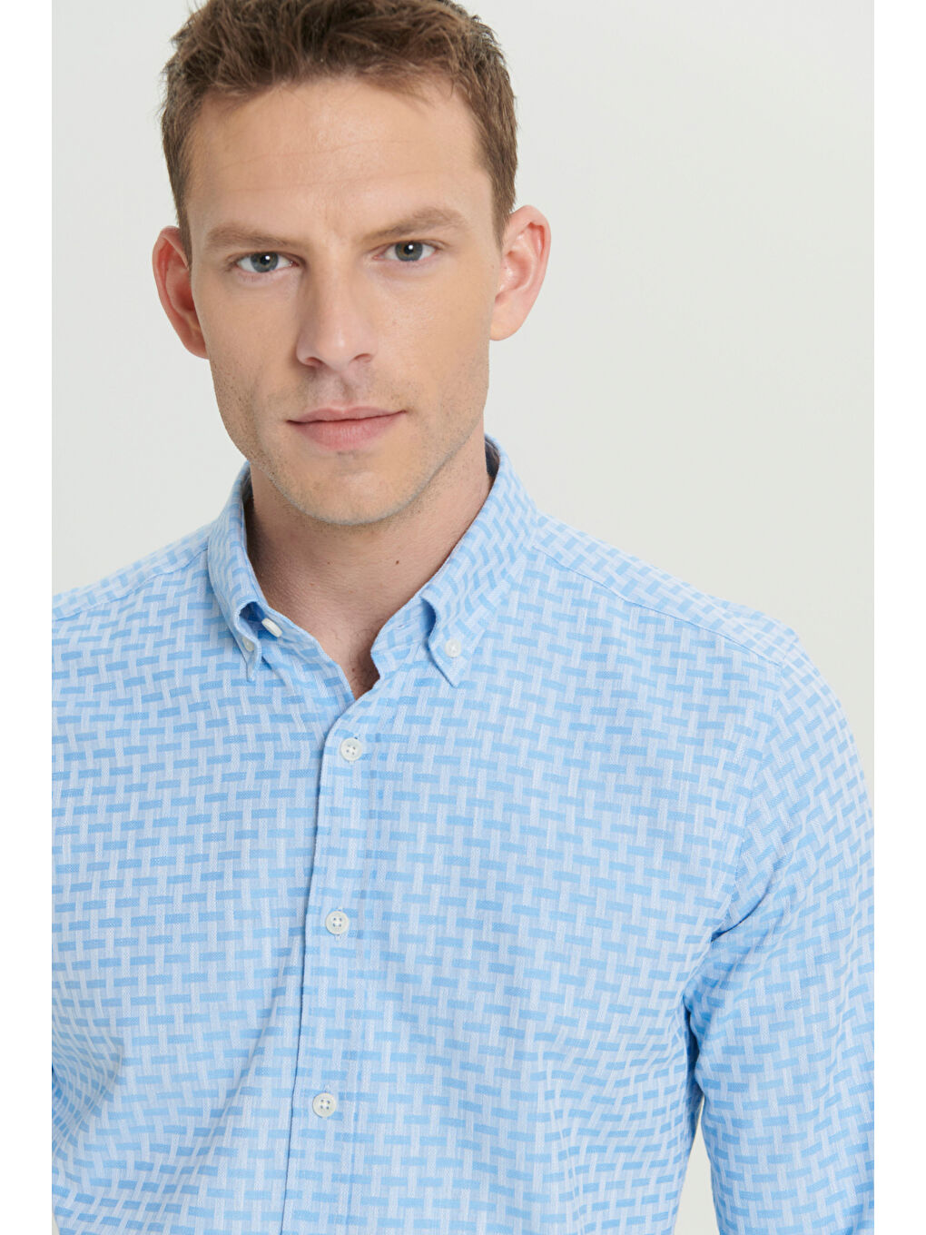Erkek Açık Mavi %100 Pamuk Slim Fit Dar Kesim Düğmeli Yaka Armürlü Gömlek-4