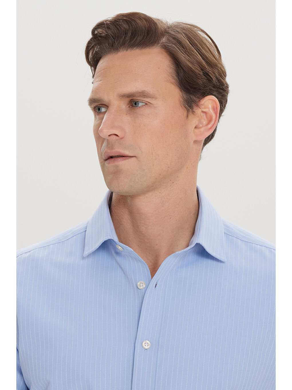 Erkek Açık Mavi Pamuklu Slim Fit Dar Kesim Klasik Yaka Çizgili Gömlek-4