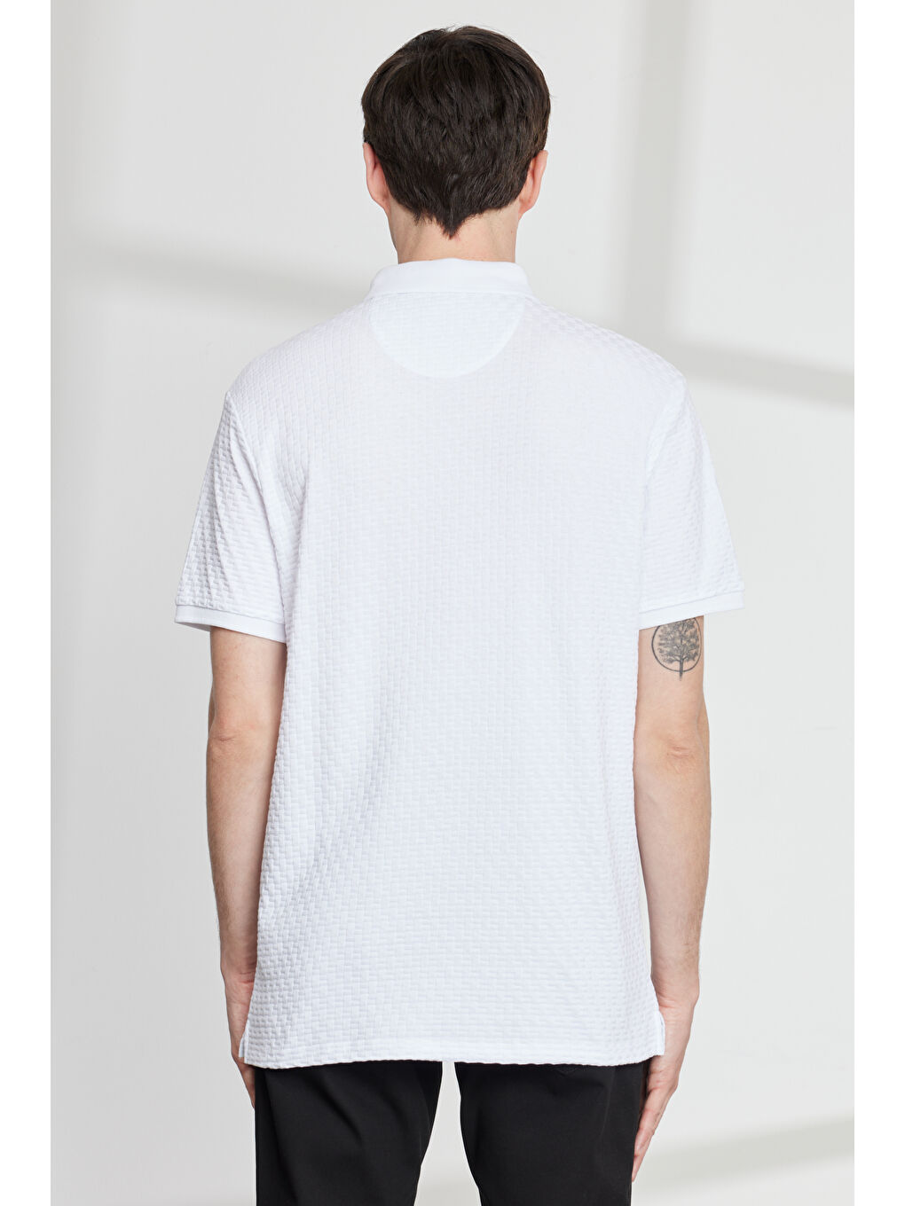 Erkek Beyaz Slim Fit Dar Kesim Polo Yaka Jakarlı Kısa Kollu Tişört-4