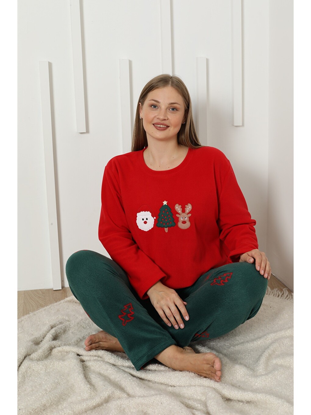 Karışık Yılbaşı Temalı Nakışlı Ekoseli Büyük Beden Polar Kışlık Örme Pijama Takım