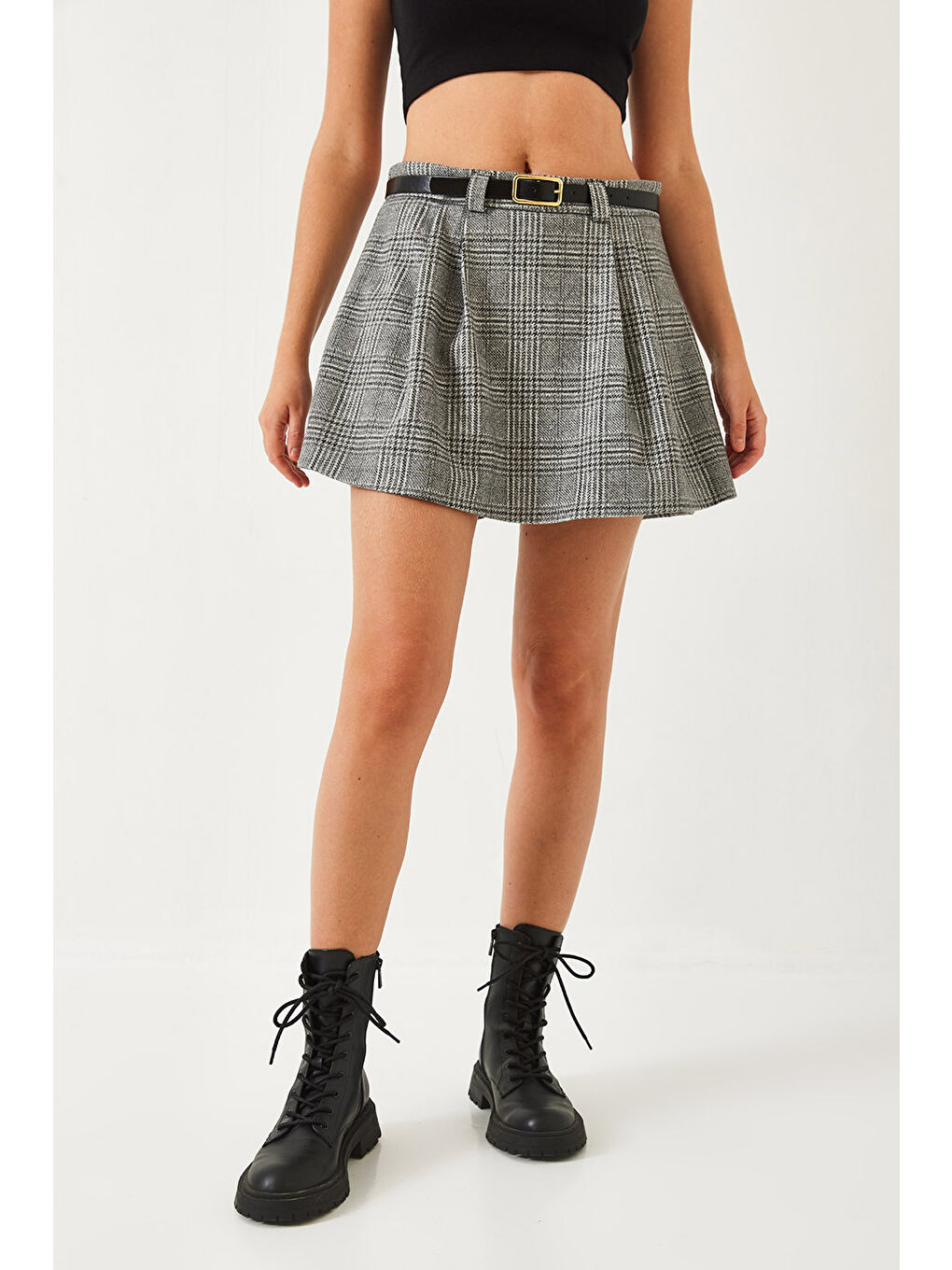 Gri Kadın Ekose Desenli Kaşe Kemerli Şortlu Etek