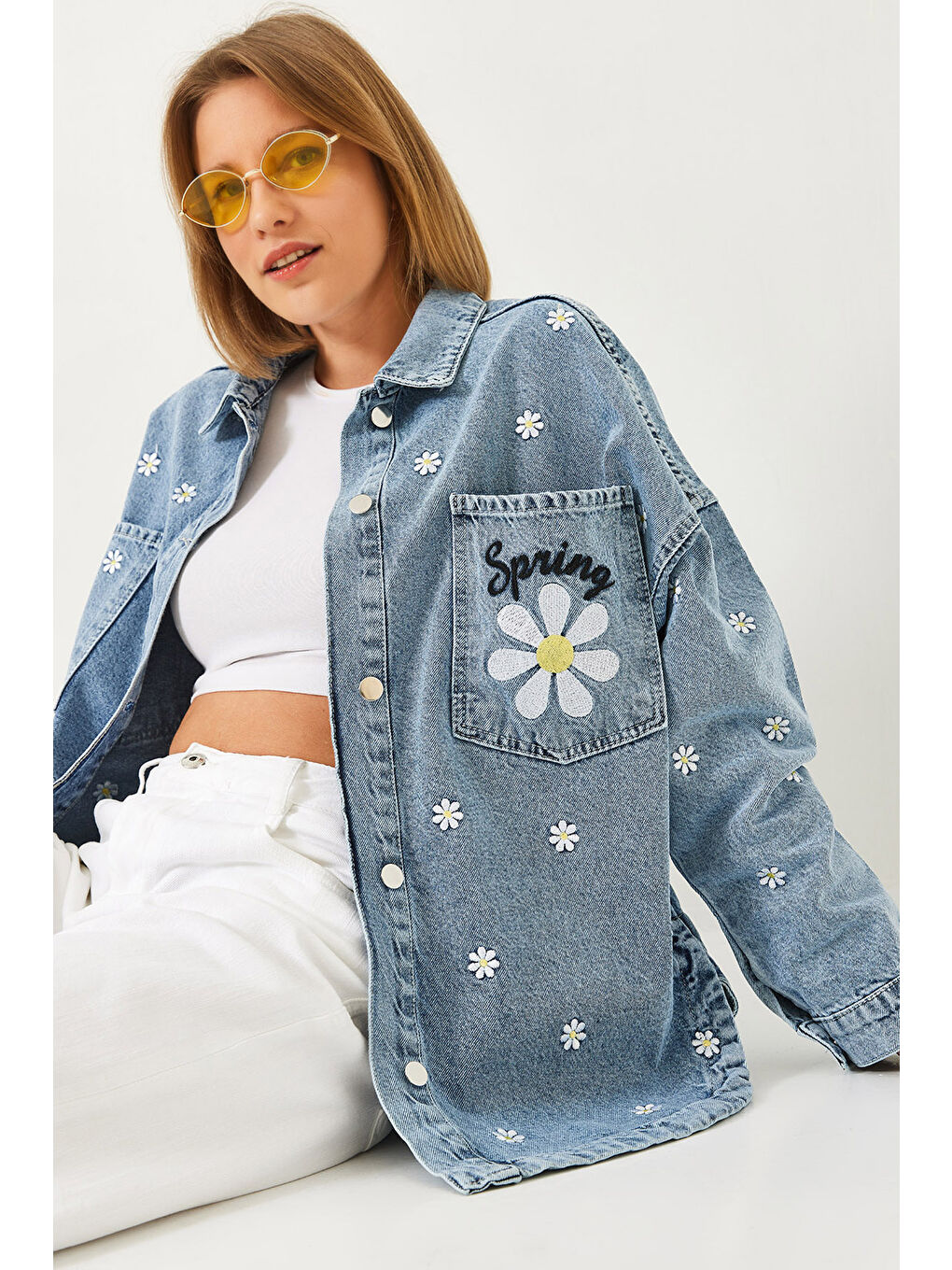 Mavi Kadın Papatya Nakışlı Cep Detaylı Denim Ceket