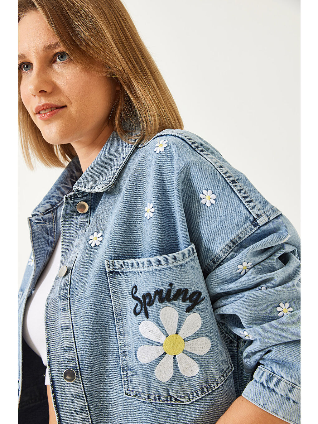 Mavi Kadın Papatya Nakışlı Cep Detaylı Denim Ceket-4
