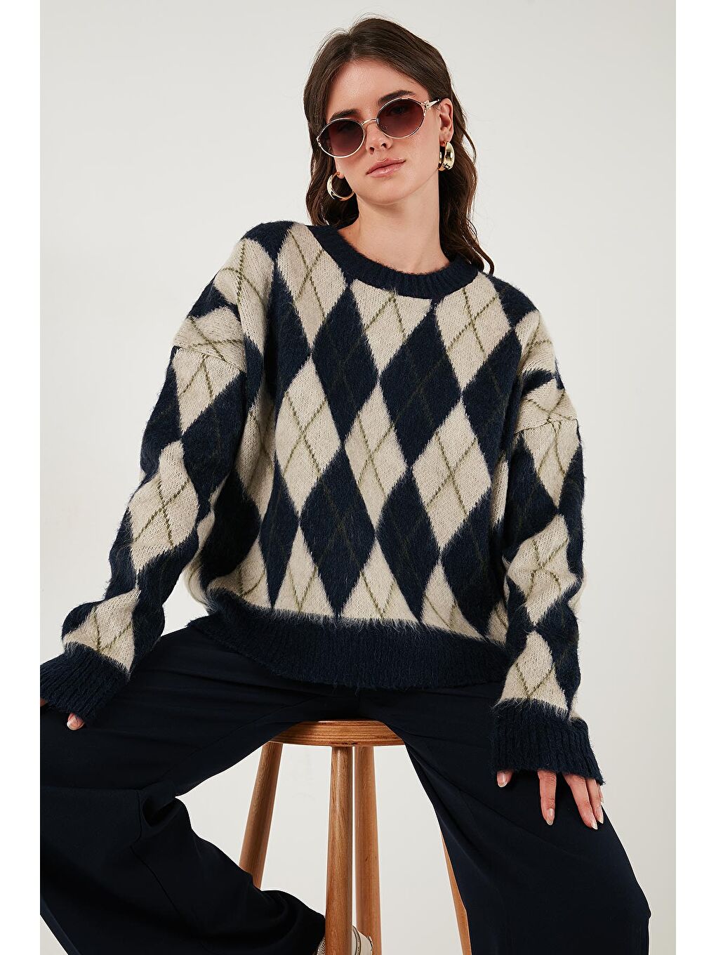 Lacivert Oversize Fit Bisiklet Yaka Baklava Desenli Yumuşak Dokulu Kadın Kazak 4616223