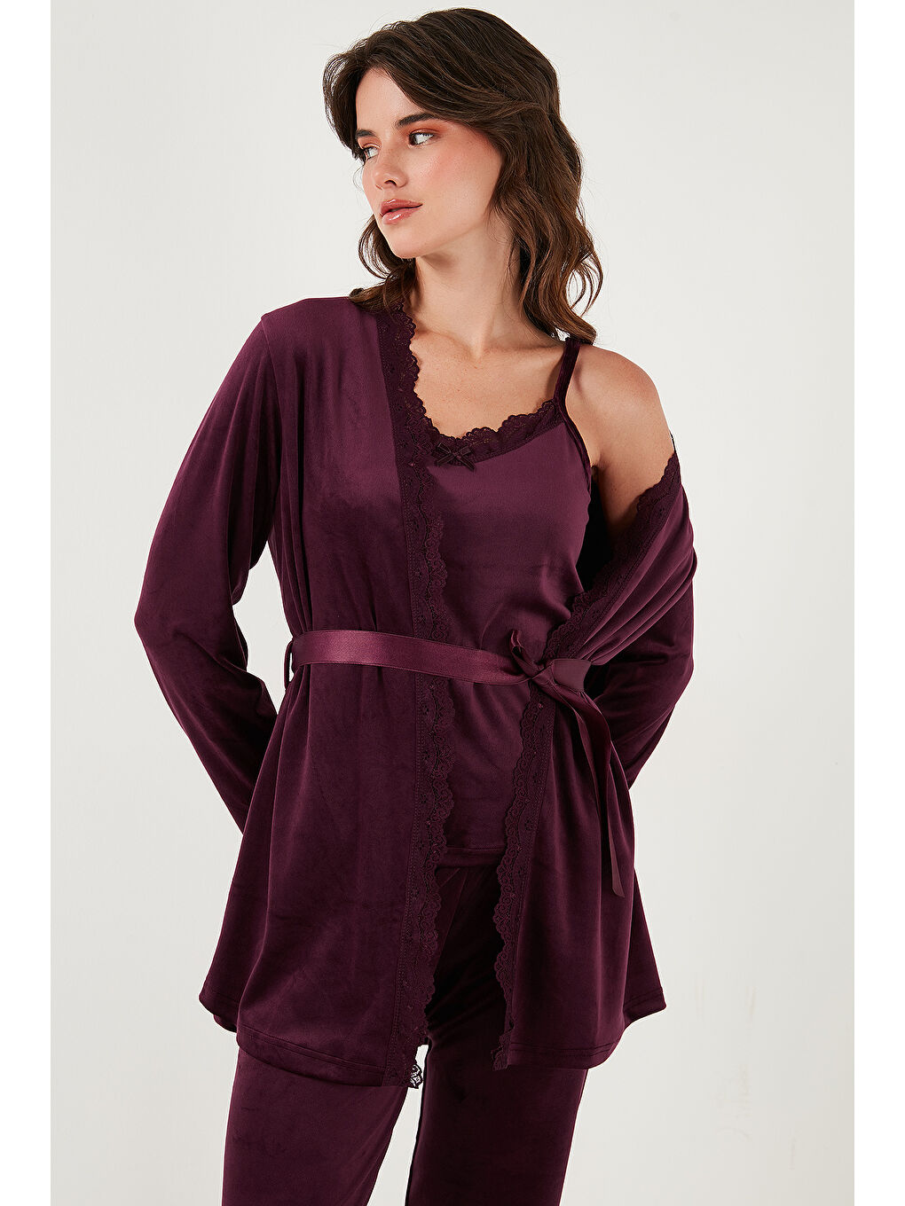 Mor Regular Fit Dantelli Yumuşak Dokulu Sabahlıklı Kadife Kadın Pijama Takımı 6095545W4-5