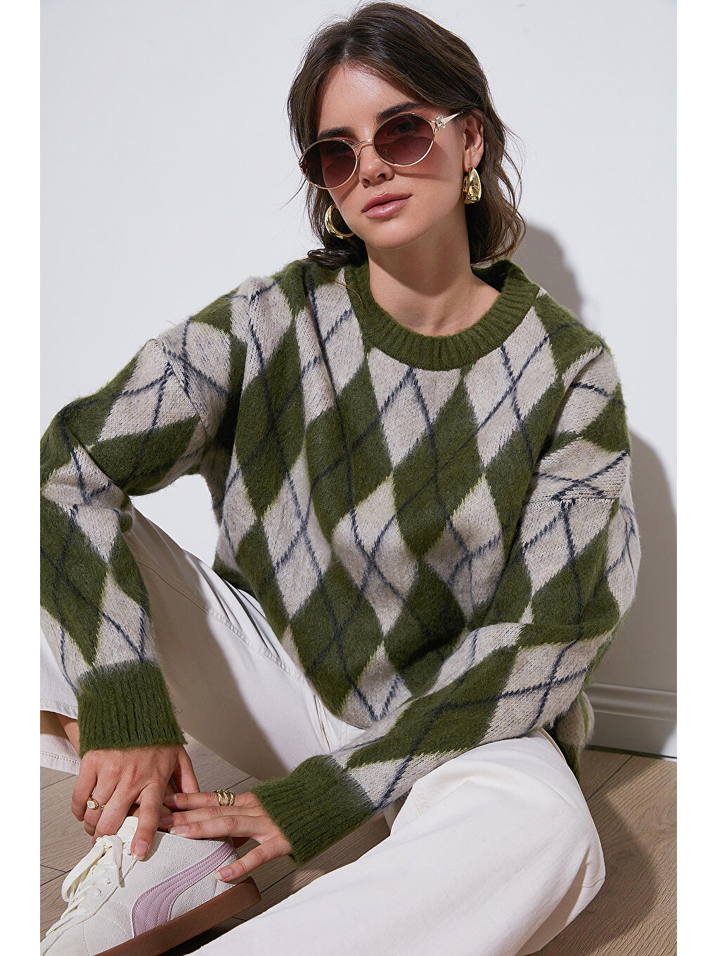 Haki Oversize Fit Bisiklet Yaka Baklava Desenli Yumuşak Dokulu Kadın Kazak 4616223-1