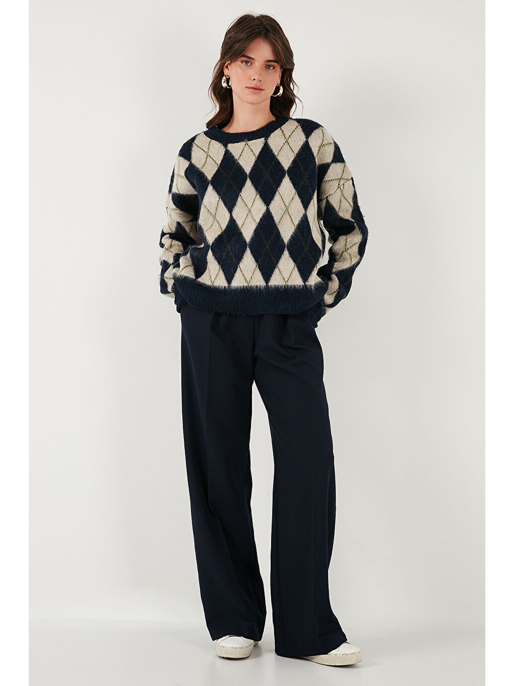 Lacivert Oversize Fit Bisiklet Yaka Baklava Desenli Yumuşak Dokulu Kadın Kazak 4616223-1