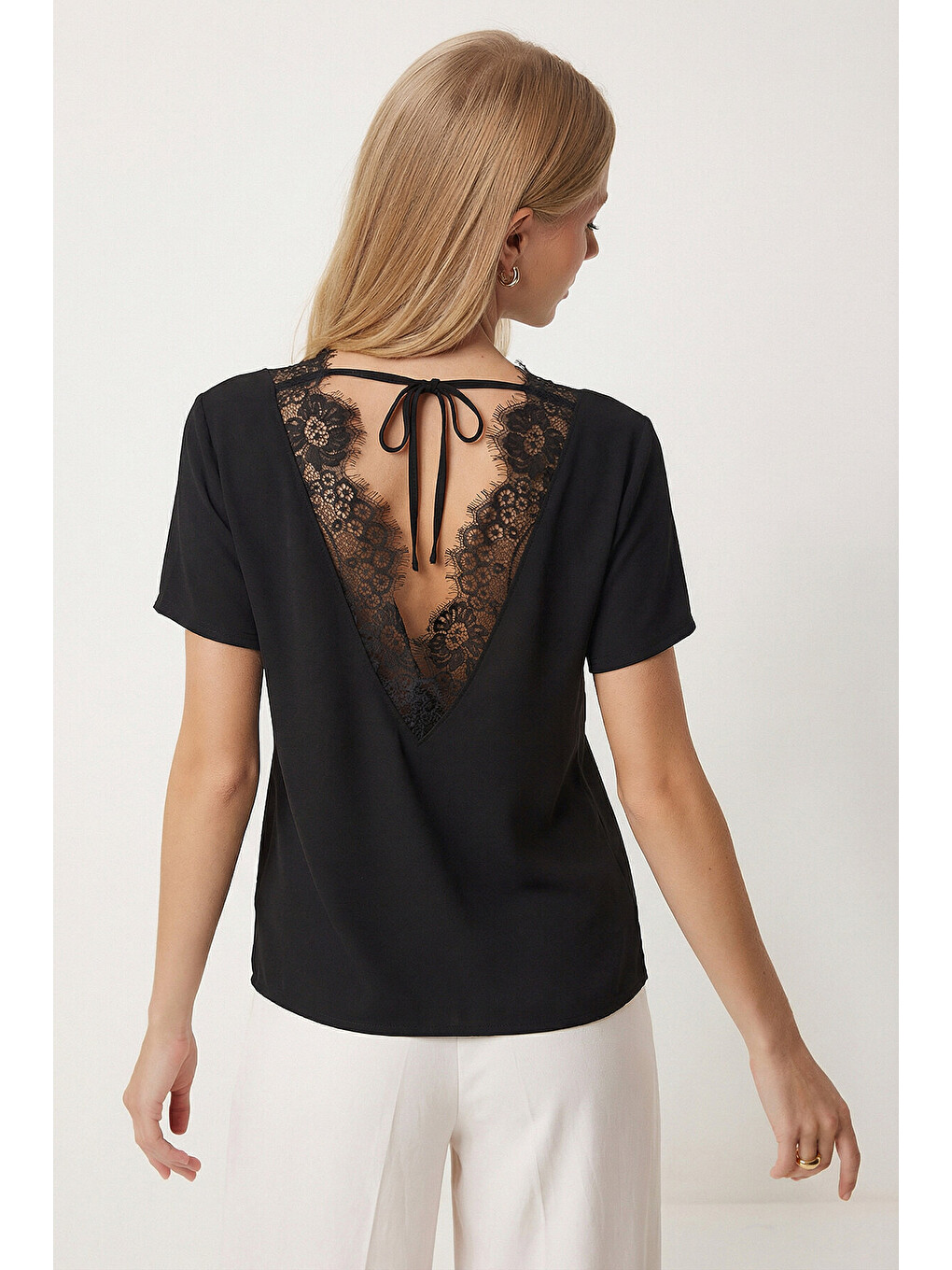 Siyah Sırt Detaylı Dantelli Örme Bluz SİYAH LNT0026-1