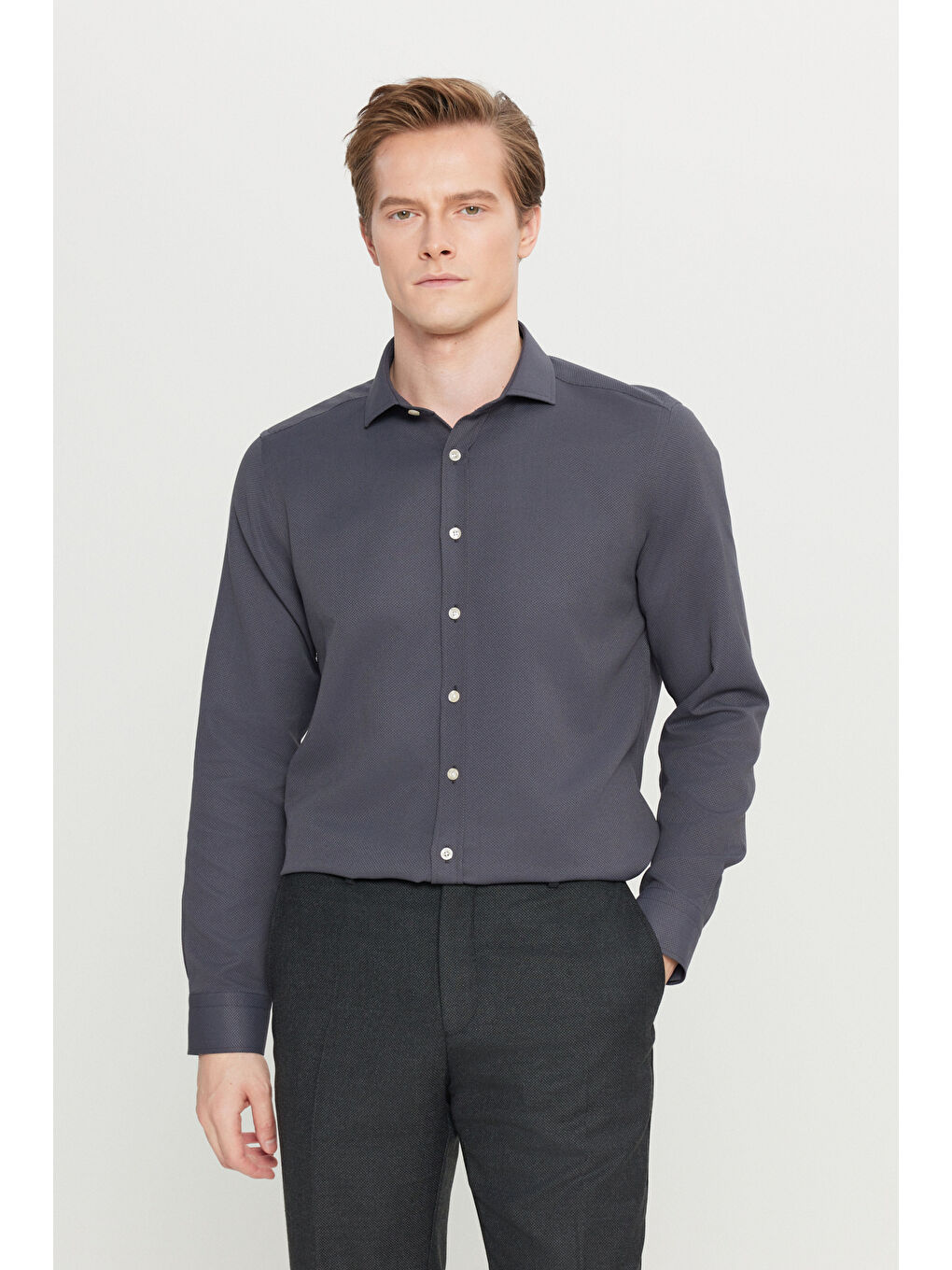 Erkek Antrasit Pamuklu Tailored Slim Fit Dar Kesim Küçük İtalyan Yaka Armürlü Gömlek