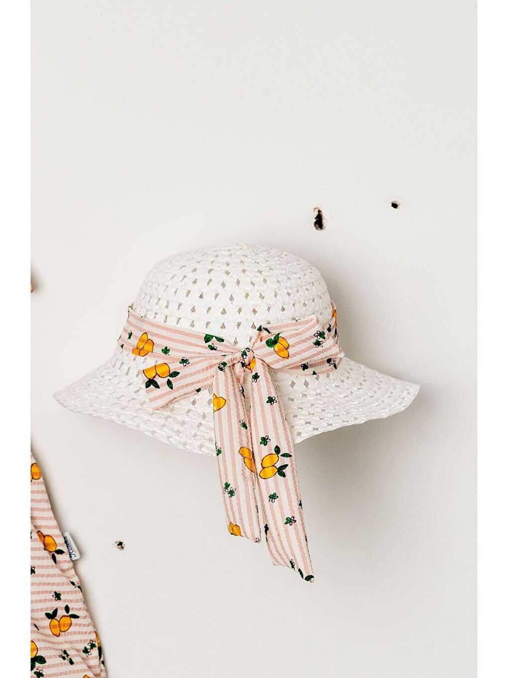 Pembe Tatlı Limon Desenli Şapkalı Fiyonklu Kız Bebek Elbisesi-2