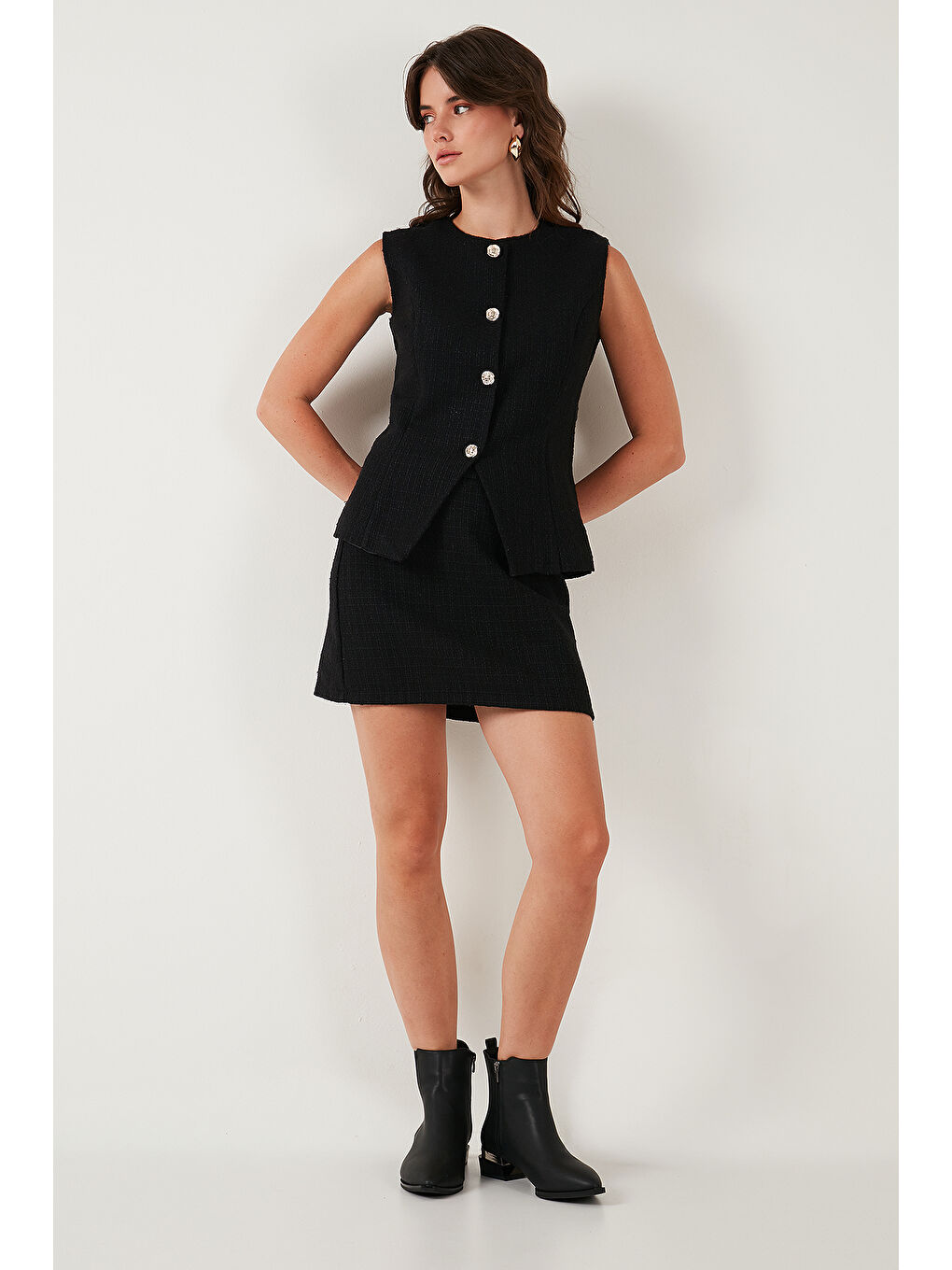 Siyah Pamuk ve Yün Karışımlı Slim Fit Mini Boy Tüvit Etek 611AU086-3