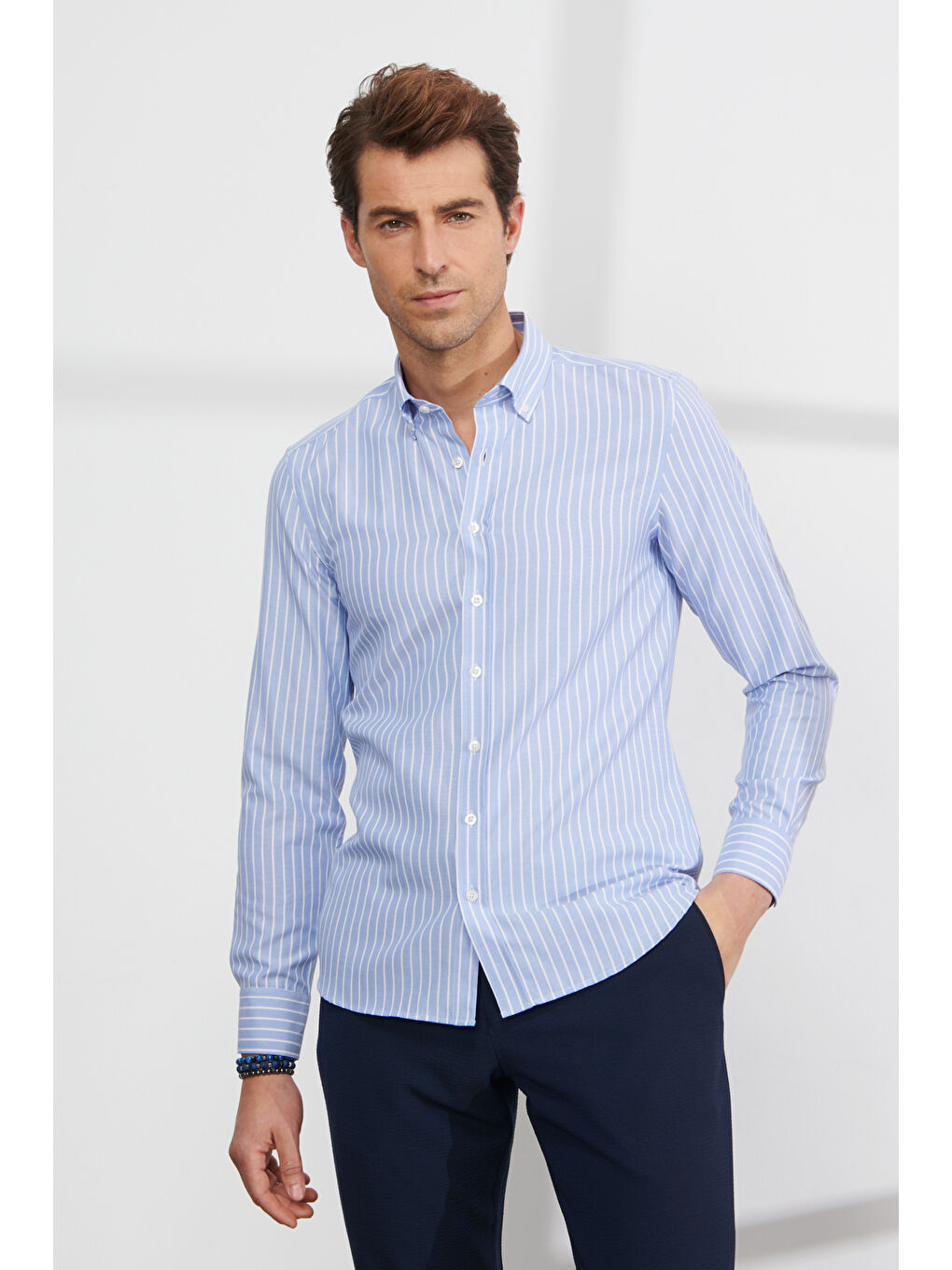 Erkek Mavi-Beyaz Tailored Slim Fit Dar Kesim Düğmeli Yaka Çizgili Oxford